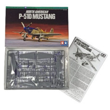 PLASTIC MODEL TAMIYA 1:72 P-51D MUSTANG 60749